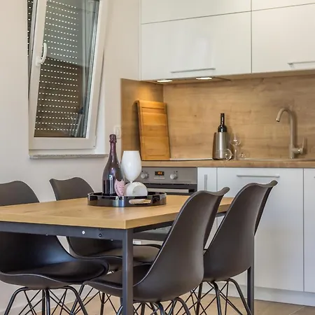 Luxury 2 Bedroom With Sea View Apartment