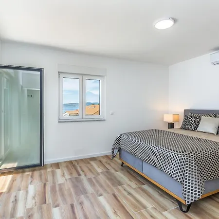 Luxury 2 Bedroom With Sea View Apartment *