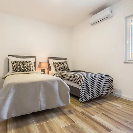 Apartment Luxury 2 Bedroom With Sea View *