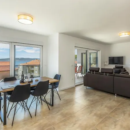Luxury 2 Bedroom With Sea View *