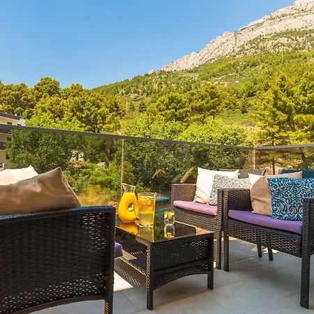 Luxury 2 Bedroom With Sea View Apartment *