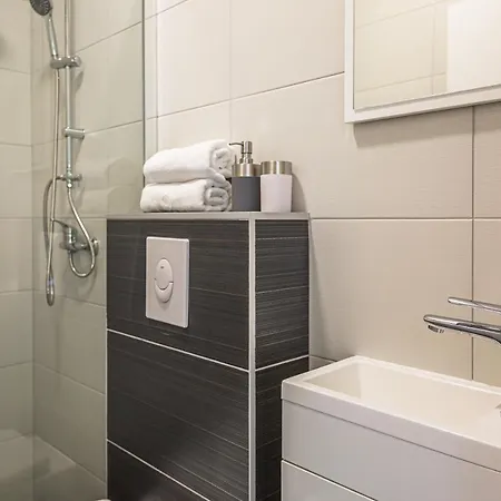 Luxury 2 Bedroom With Sea View Apartment *