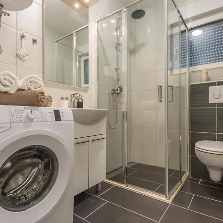 Luxury 2 Bedroom With Sea View *